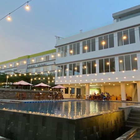 โรงแรมไอริช ปาเลมบัง ภายนอก รูปภาพ