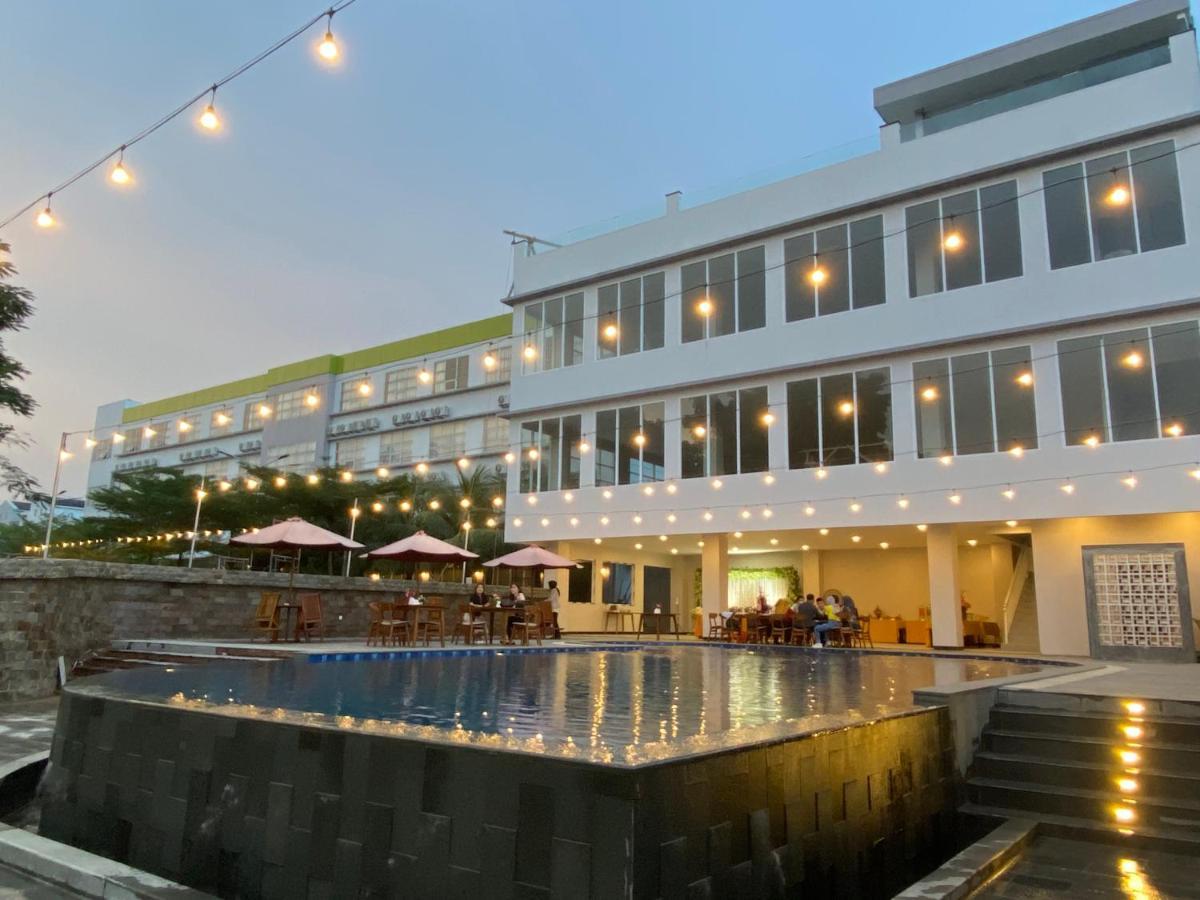 โรงแรมไอริช ปาเลมบัง ภายนอก รูปภาพ