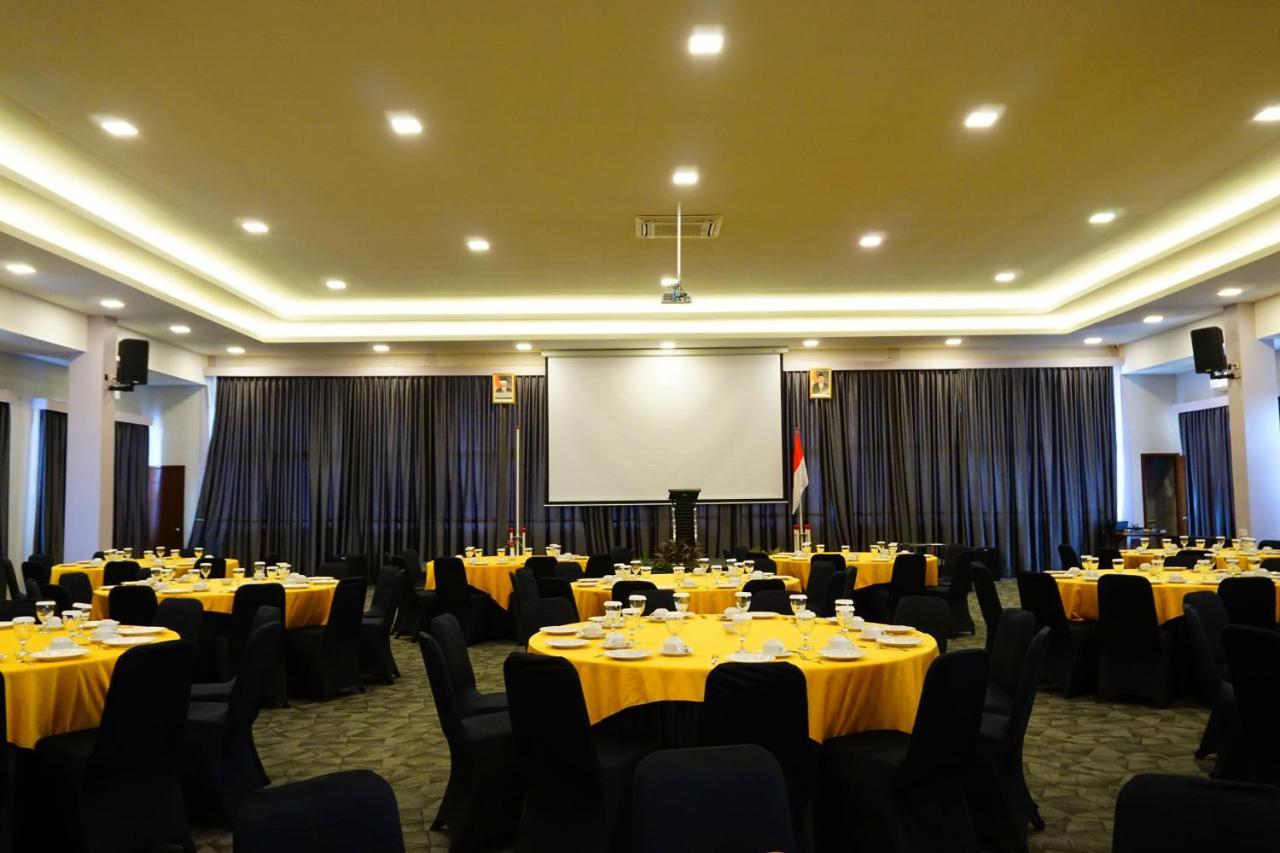 โรงแรมไอริช ปาเลมบัง ภายนอก รูปภาพ